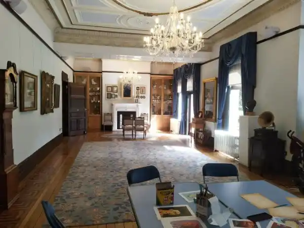 Wardown House, Museum and Gallery